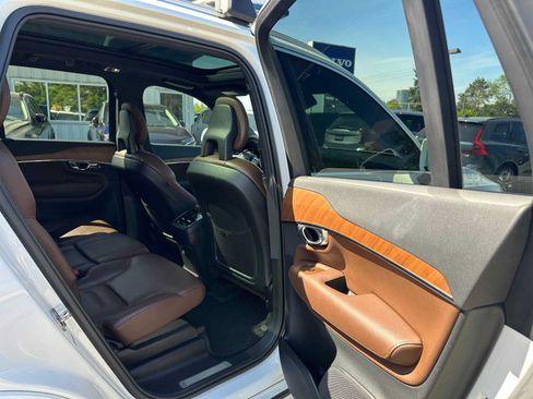 Used 2022 Volvo XC90 T6 Momentum w/ Advanced Package AWD/4WD image 12