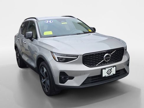Certified 2024 Volvo XC40 B5 Plus w/ Protection Package Premier image 2