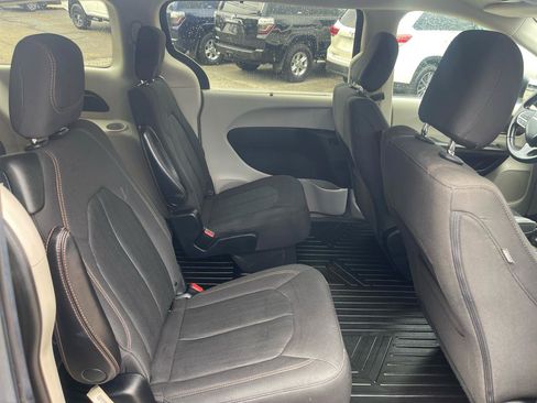 Used 2019 Chrysler Pacifica Touring Plus w/ Cold Weather Group FWD image 24
