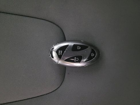 Used 2024 Hyundai Elantra SEL image 32