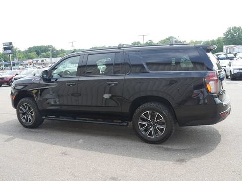 Used 2023 Chevrolet Suburban Z71 w/ Luxury Package AWD/4WD image 9