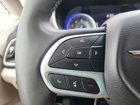 Used 2023 Chrysler Pacifica Touring-L FWD image 20
