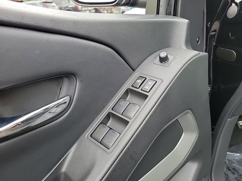 Used 2025 Nissan Frontier SV w/ Tow Package image 18