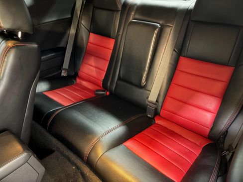 Used 2014 Dodge Challenger R/T RWD image 15