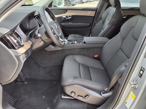 New 2026 Volvo XC90 B6 Plus w/ Protection Package Premier image 13