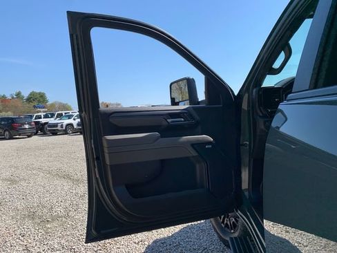 Used 2025 Chevrolet Silverado 2500 ZR2 w/ Technology Package AWD/4WD image 15