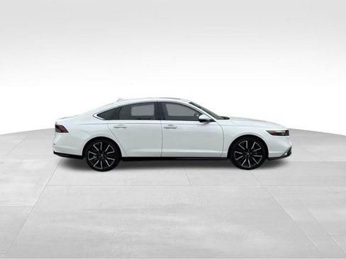 Used 2024 Honda Accord Touring image 2