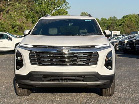 New 2026 Chevrolet Equinox LT image 2