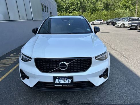 Certified 2023 Volvo XC40 B5 Plus w/ Protection Package Premier AWD/4WD image 3