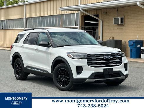 Used 2025 Ford Explorer Active AWD/4WD image 1