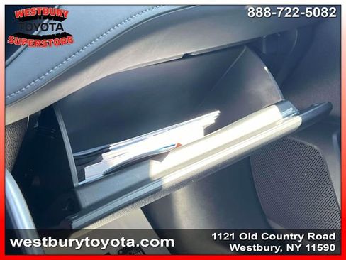 Used 2023 Toyota Highlander LE AWD/4WD image 32