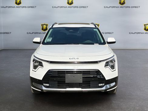 Used 2024 Kia Niro SX image 8