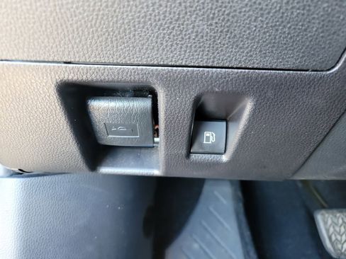 Used 2022 Toyota Highlander XLE image 35