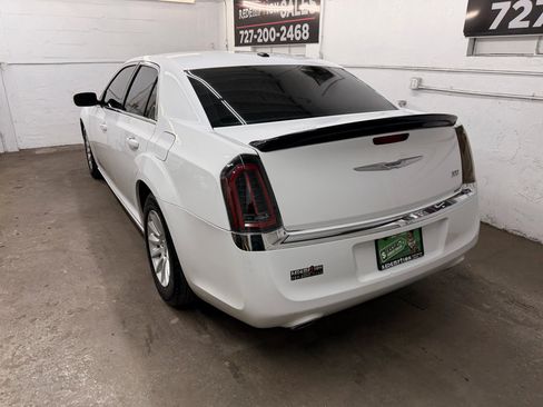 Used 2014 Chrysler 300 image 4