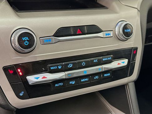 Used 2023 Ford Explorer XLT w/ Equipment Group 202A image 23