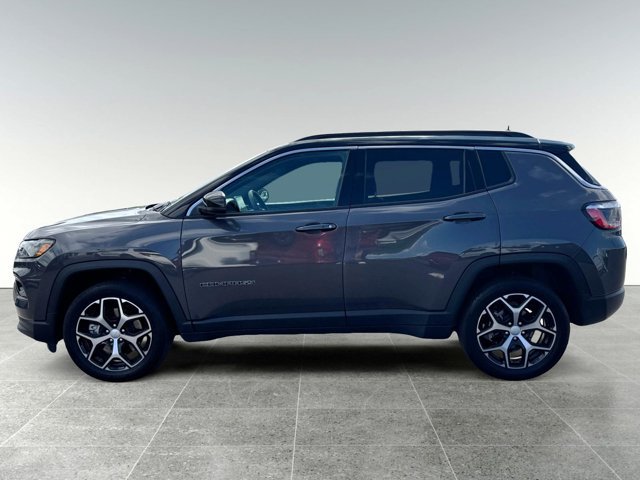 Used 2024 Jeep Compass Limited AWD/4WD image 3