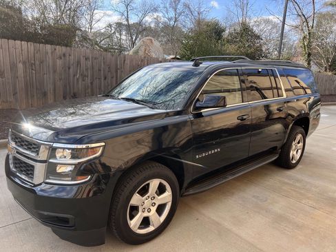 Used 2016 Chevrolet Suburban LT image 6