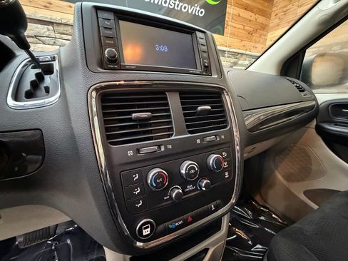 Used 2019 Dodge Grand Caravan SE w/ Power Convenience Group I FWD image 19
