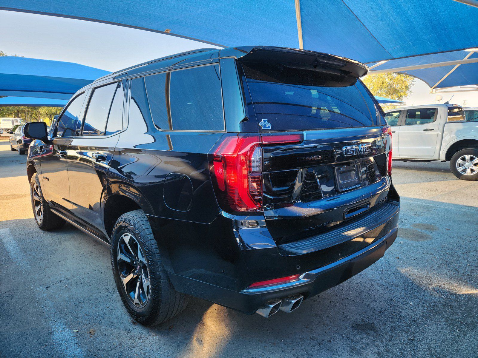 Used 2026 GMC Yukon AT4 w/ AT4 Premium Package AWD/4WD image 3