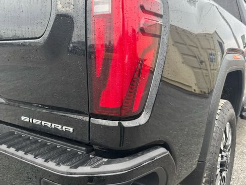New 2025 GMC Sierra 2500 Denali w/ Denali Reserve Package image 9