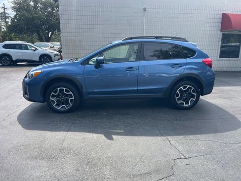 Used 2017 Subaru Crosstrek 2.0i Premium w/ Moonroof Package AWD/4WD image 2