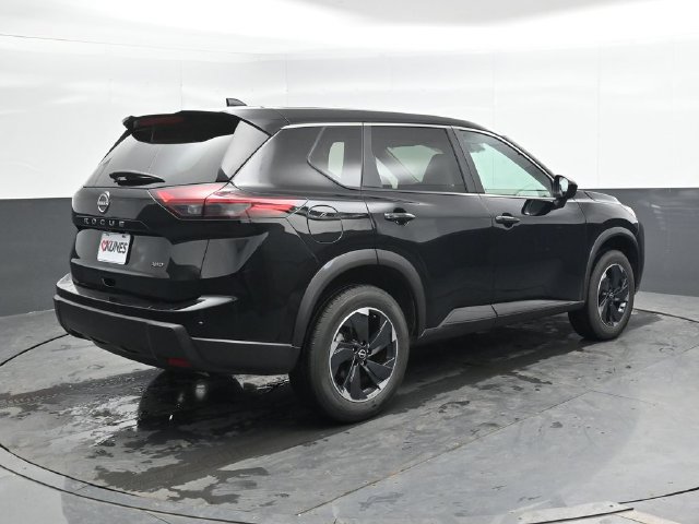 Used 2025 Nissan Rogue SV AWD/4WD image 4