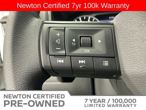 Used 2025 Nissan Rogue S FWD image 27