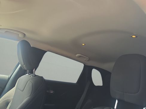 Used 2020 Jeep Cherokee Latitude FWD image 15