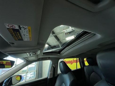 Used 2021 Toyota Highlander XLE image 14