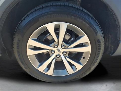 Used 2020 Ford Explorer Platinum w/ Premium Technology Package image 27