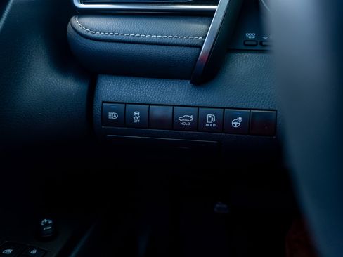 Used 2024 Toyota Camry SE w/ Cold Weather Package FWD image 27