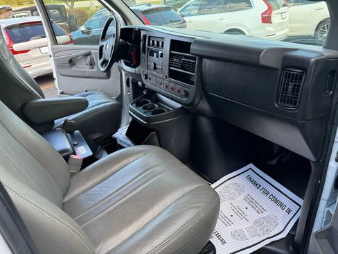 Used 2014 Chevrolet Express 2500 image 20