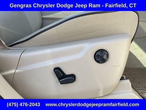 Used 2019 Jeep Grand Cherokee Overland AWD/4WD image 14