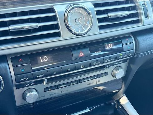 Used 2015 Lexus LS 460 image 33