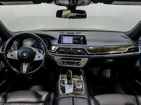Used 2021 BMW 740i w/ M Sport Package RWD image 21
