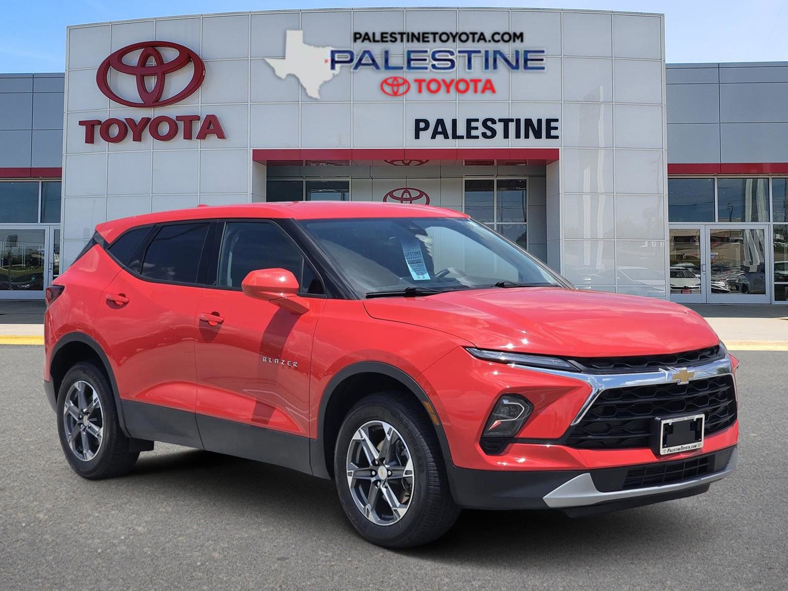 Used 2025 Chevrolet Blazer LT AWD/4WD image 1