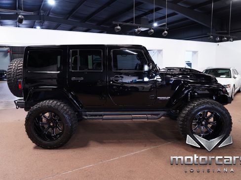 Used 2014 Jeep Wrangler Unlimited Sahara w/ Connectivity Group image 8