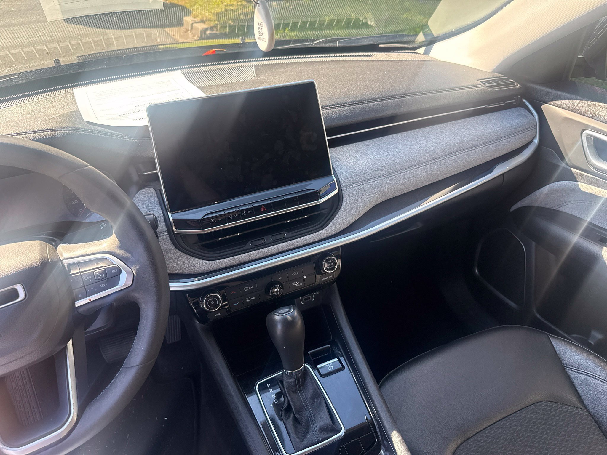 Used 2022 Jeep Compass Latitude FWD image 17