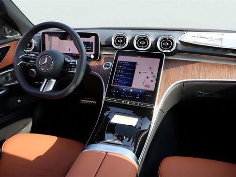 Used 2025 Mercedes-Benz C 300 4MATIC Sedan image 25