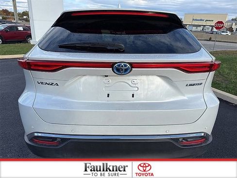 Used 2023 Toyota Venza Limited image 6