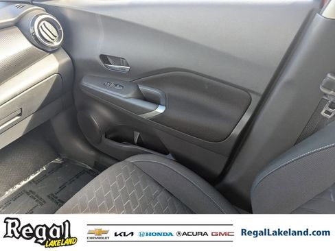 Used 2024 Nissan Kicks SV image 14