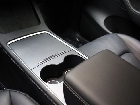 Used 2023 Tesla Model Y Long Range image 35