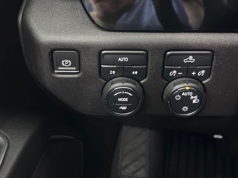 Certified 2024 Chevrolet Silverado 1500 LT AWD/4WD image 24