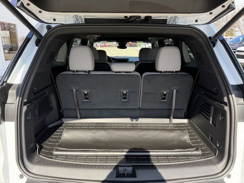 Used 2026 GMC Acadia Elevation image 9