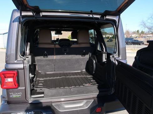 Used 2021 Jeep Wrangler Unlimited Sahara AWD/4WD image 33