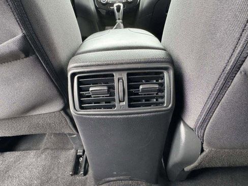 Used 2019 Nissan Rogue SV FWD image 45