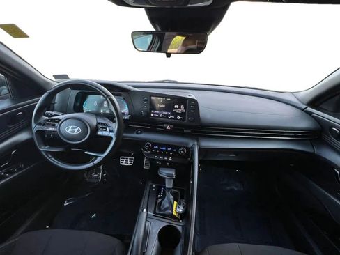 Used 2025 Hyundai Elantra Sport FWD image 10