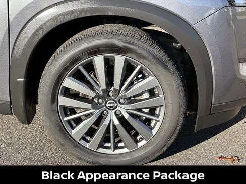 Certified 2025 Nissan Pathfinder SL w/ SL Premium Package image 10