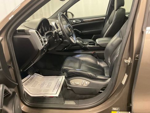 Used 2016 Porsche Cayenne AWD/4WD image 7