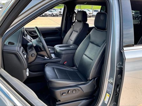 Used 2023 GMC Yukon SLT w/ SLT Luxury Package AWD/4WD image 25